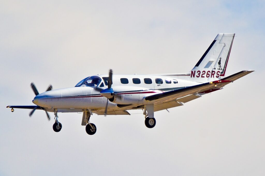 By Tomás Del Coro from Las Vegas, Nevada, USA - N326RS 1983 Cessna 441Conquest II C/N 441-0326 - Ias Air, CC BY-SA 2.0, https://commons.wikimedia.org/w/index.php?curid=58210860