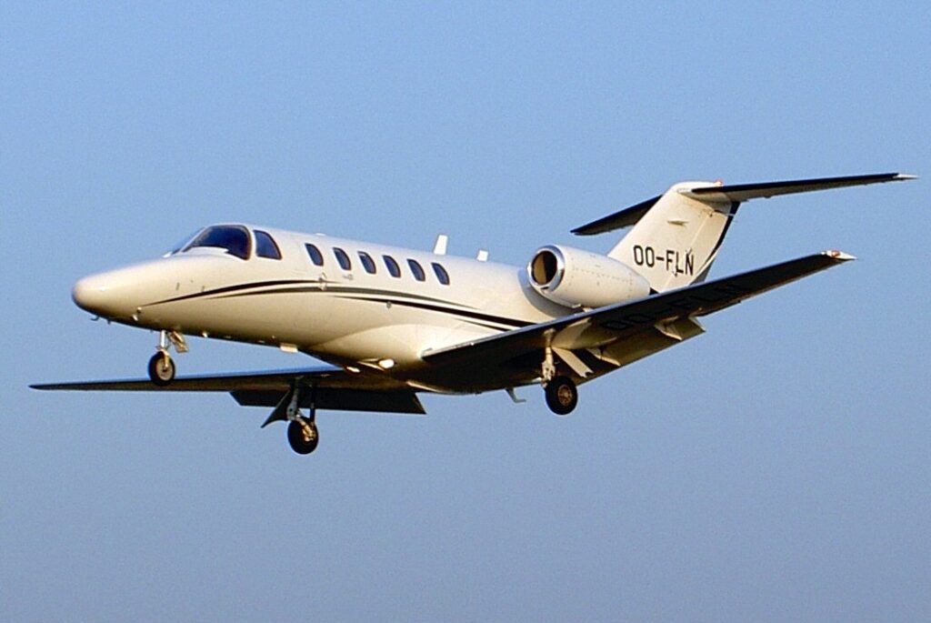 By Tomás Del Coro from Las Vegas, Nevada, USA - N326RS 1983 Cessna 441Conquest II C/N 441-0326 - Ias Air, CC BY-SA 2.0, https://commons.wikimedia.org/w/index.php?curid=58210860